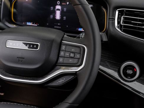 Used 2022 Jeep Wagoneer Series III w/ Premium Group I image 28