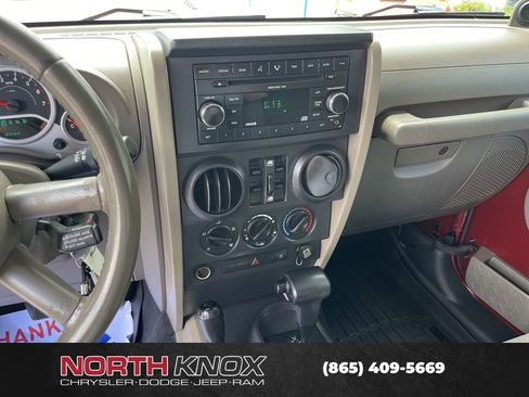 Used 2007 Jeep Wrangler Unlimited Sahara w/ Trailer Tow Group AWD/4WD image 9