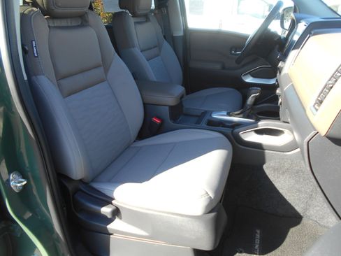 Used 2022 Nissan Frontier SV image 10