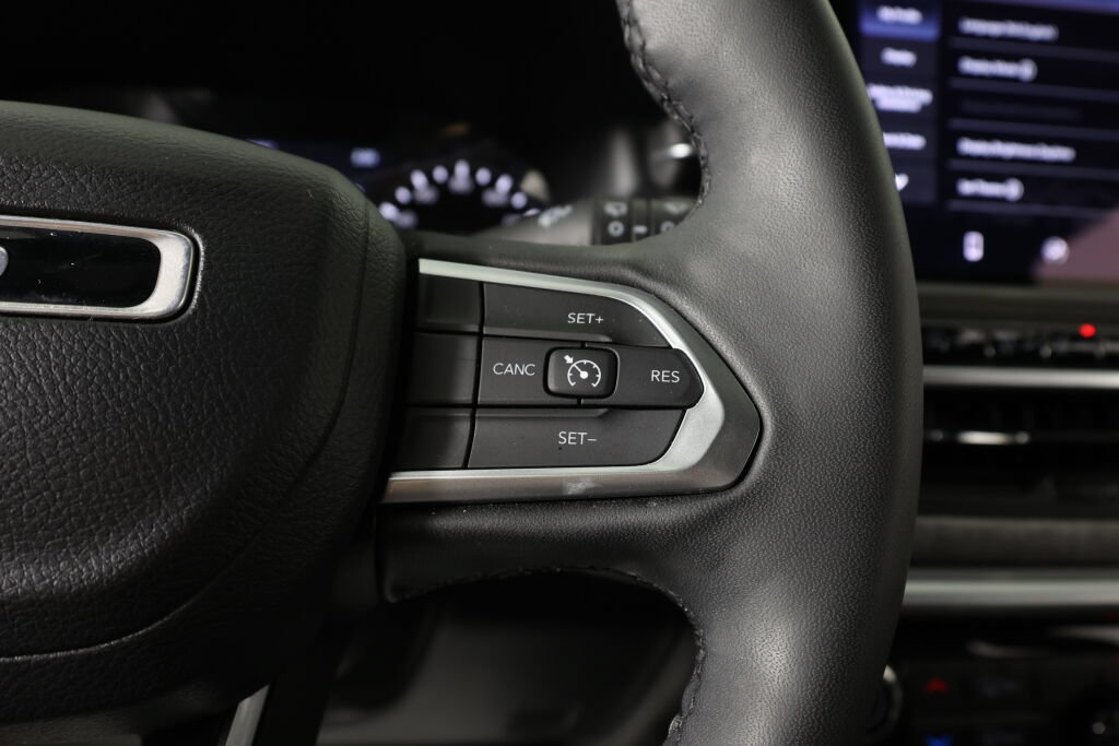 Used 2023 Jeep Compass Latitude AWD/4WD image 33