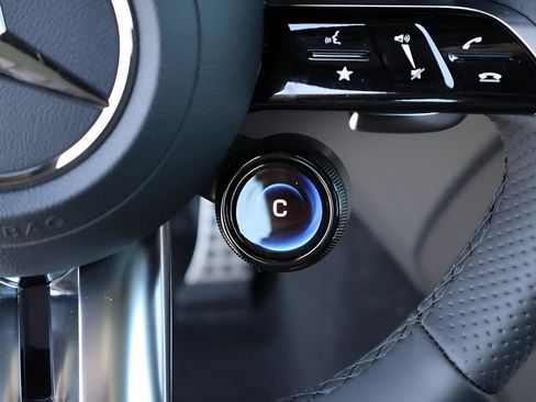 Used 2025 Mercedes-Benz GLC 43 AMG 4MATIC image 35