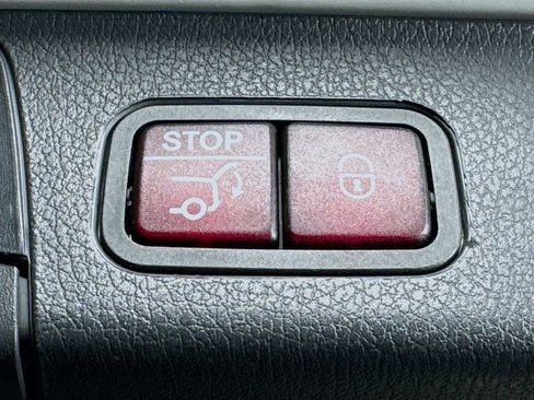 Used 2021 Mercedes-Benz GLB 35 AMG 4MATIC image 30