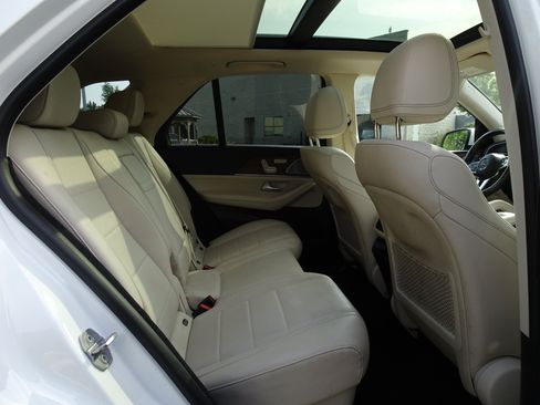 Used 2021 Mercedes-Benz GLE 350 4MATIC image 24