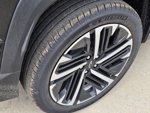 New 2026 Chevrolet Equinox RS w/ Convenience Package III FWD image 6