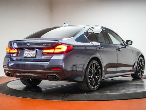 Used 2023 BMW 530e w/ M Sport Package RWD image 5