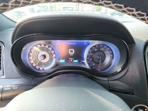 Used 2015 Chrysler 300 S RWD image 28