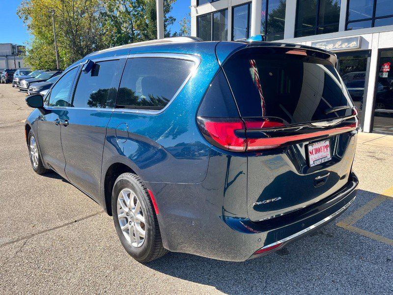 Used 2022 Chrysler Pacifica Touring-L w/ Uconnect Theater Family Group FWD image 7
