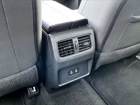 Used 2025 Nissan Rogue SV image 10