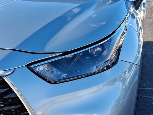 Used 2023 Toyota Highlander XLE image 9