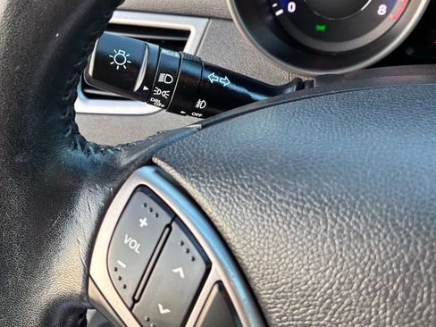 Used 2013 Hyundai Elantra Limited FWD image 25