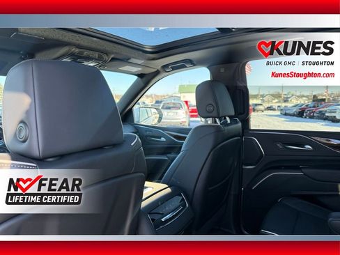 Used 2024 Cadillac Escalade ESV Premium Luxury AWD/4WD image 39