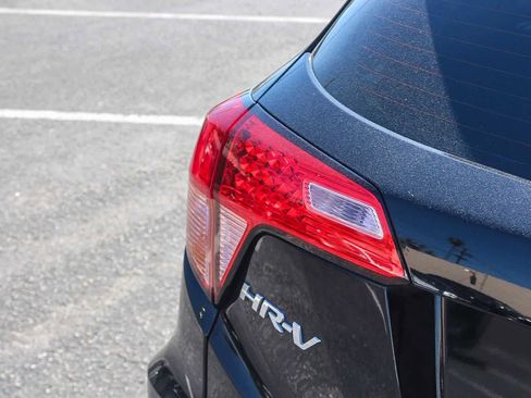 Used 2016 Honda HR-V LX image 8