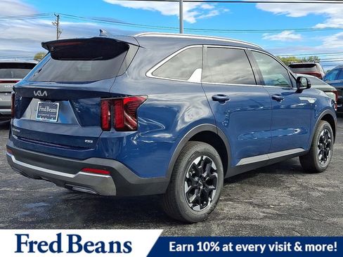 New 2026 Kia Sorento S image 4