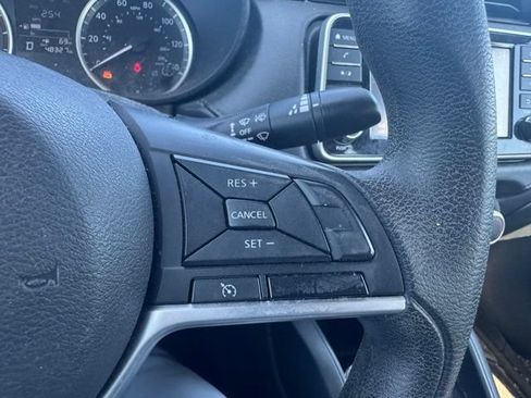 Used 2021 Nissan Versa S FWD image 17