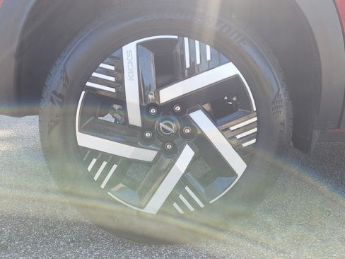Certified 2025 Nissan Kicks SV FWD image 10