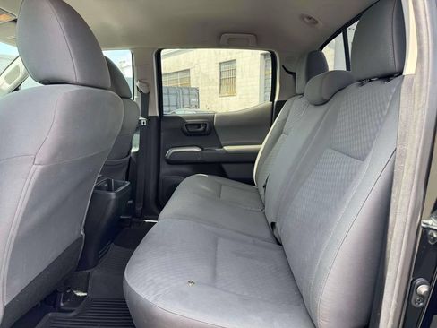 Used 2022 Toyota Tacoma SR5 AWD/4WD image 14