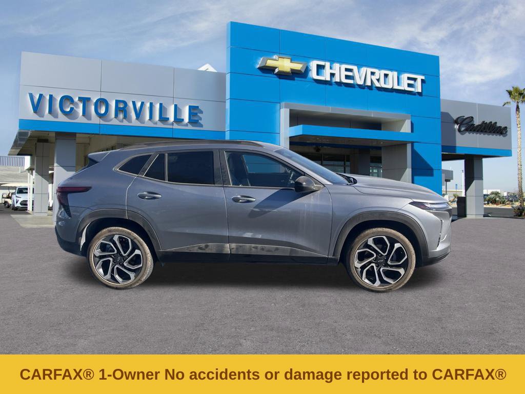 Used 2025 Chevrolet Trax RS w/ Sunroof Package FWD image 4