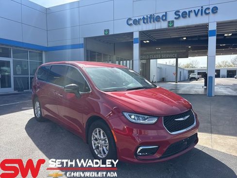 Used 2025 Chrysler Pacifica Select FWD image 1