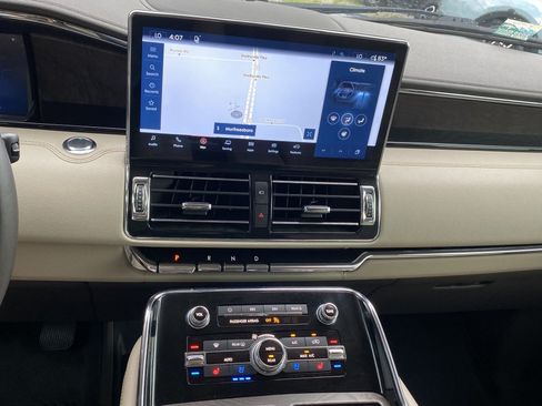 Used 2022 Lincoln Navigator L Reserve RWD image 15