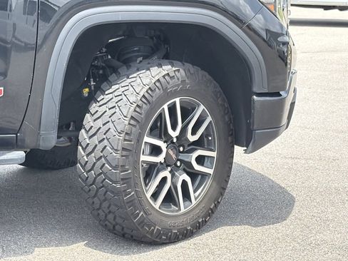 Used 2024 GMC Sierra 1500 AT4 w/ Technology Package AWD/4WD image 5