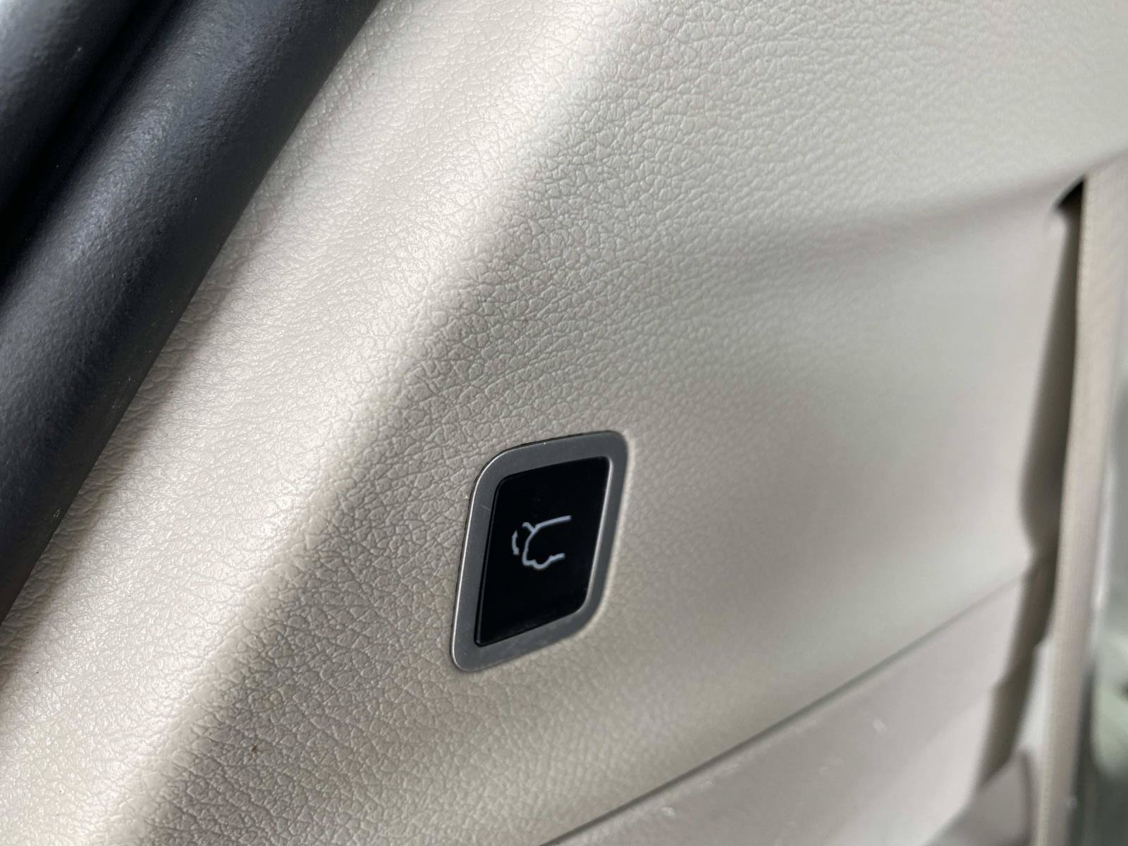 Used 2024 Chrysler Voyager LX FWD image 6