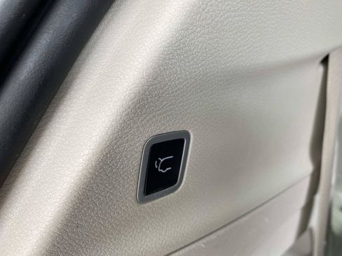 Used 2024 Chrysler Voyager LX FWD image 6