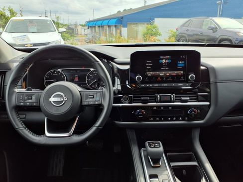 Used 2024 Nissan Pathfinder SV image 8