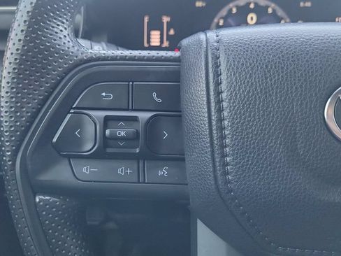 Certified 2025 Toyota Tacoma SR5 AWD/4WD image 19
