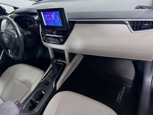 Certified 2025 Toyota Corolla Cross LE w/ Moonroof Package FWD image 29