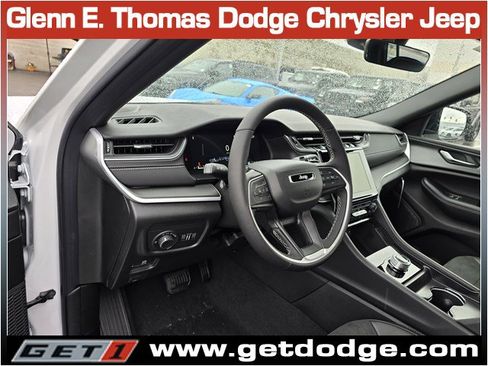 New 2025 Jeep Grand Cherokee Altitude image 8