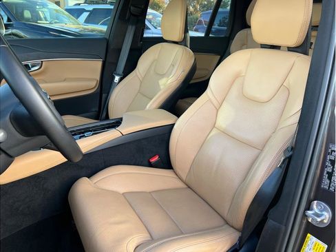 Used 2023 Volvo XC90 T8 Ultimate image 8