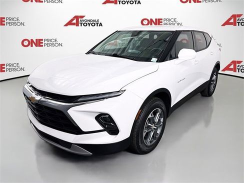 Used 2025 Chevrolet Blazer LT image 3