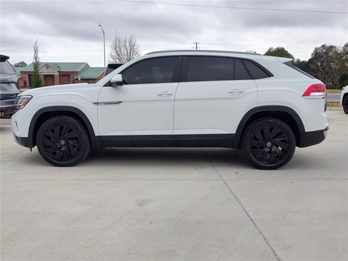 Used 2022 Volkswagen Atlas Cross Sport SE image 3