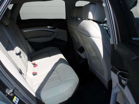 Used 2019 Audi e-tron Prestige image 13
