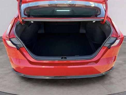 Used 2025 Toyota Camry SE image 18