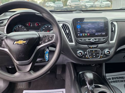Used 2022 Chevrolet Malibu LT image 10