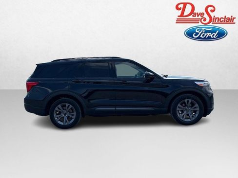 Used 2022 Ford Explorer XLT w/ Equipment Group 202A AWD/4WD image 5
