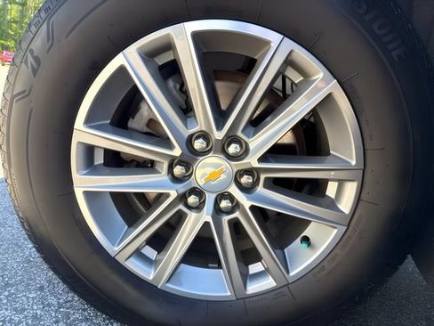 Used 2023 Chevrolet Traverse LT AWD/4WD image 14