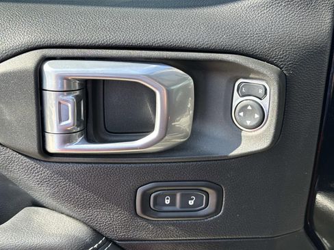 Used 2022 Jeep Wrangler Unlimited Sahara w/ Cold Weather Group image 19