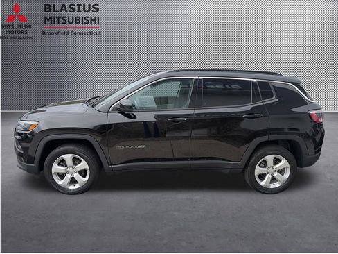 Used 2022 Jeep Compass Latitude AWD/4WD image 6