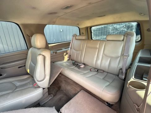Used 2005 GMC Yukon XL SLT w/ SLT Preferred Equipment Group AWD/4WD image 18
