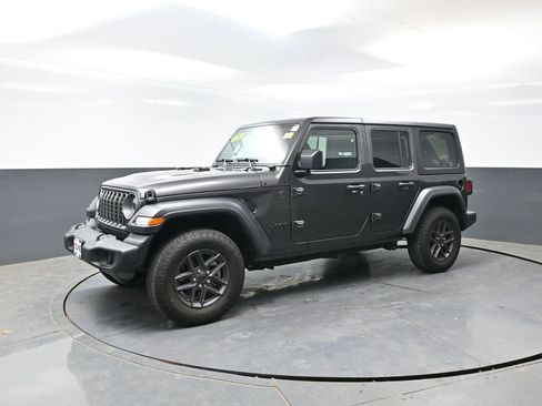 Used 2025 Jeep Wrangler Unlimited Sport AWD/4WD image 9