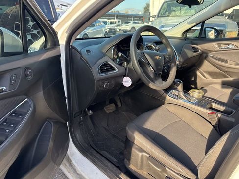 Used 2018 Chevrolet Cruze LT image 5