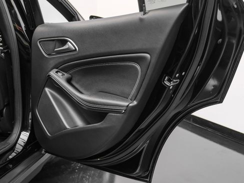 Used 2018 Mercedes-Benz GLA 250 4MATIC image 44