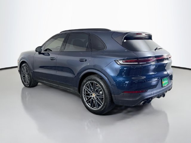 Used 2024 Porsche Cayenne AWD/4WD image 7