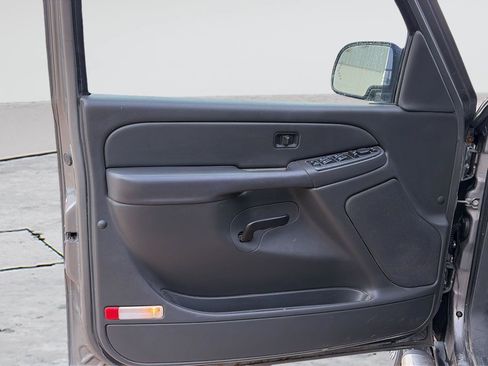 Used 2006 GMC Sierra 2500 SLE w/ Snow Plow Prep Package AWD/4WD image 18
