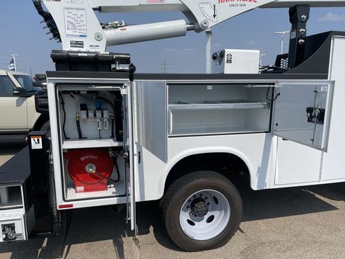 New 2025 Ford F550 4x4 SuperCab Super Duty image 39