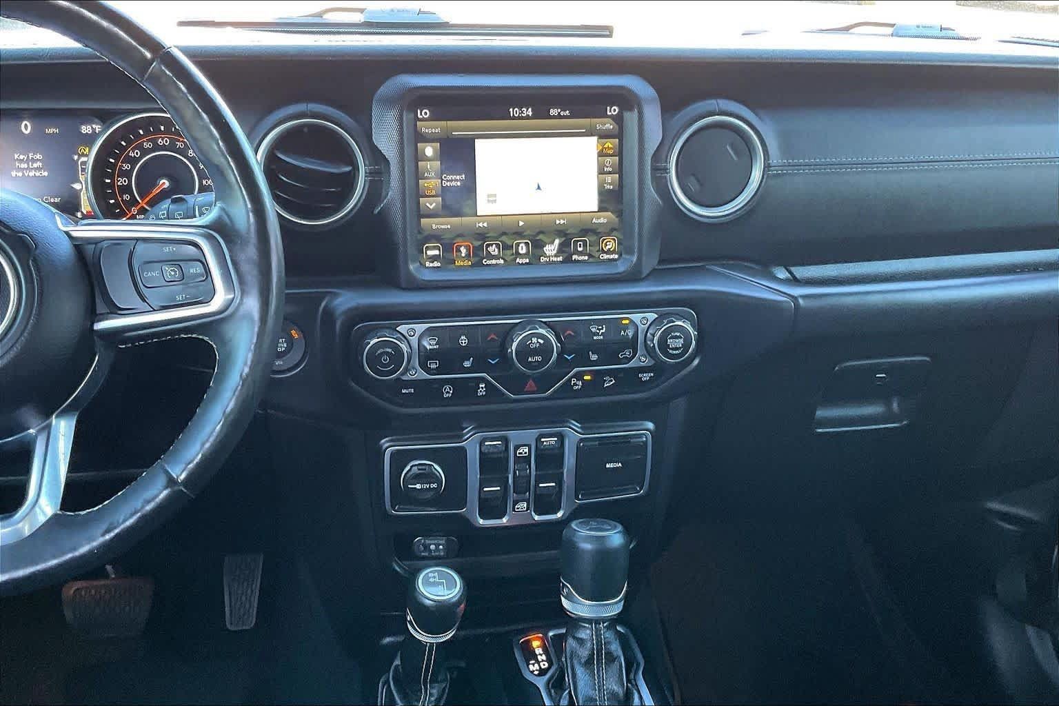 Used 2018 Jeep Wrangler Unlimited Sahara AWD/4WD image 7