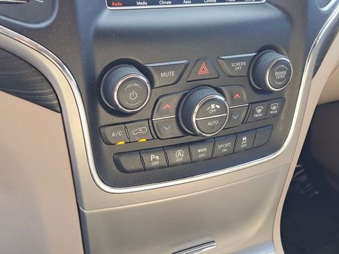 Used 2019 Jeep Grand Cherokee Laredo image 15