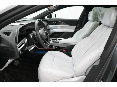 Used 2023 Cadillac Lyriq 2WD image 36